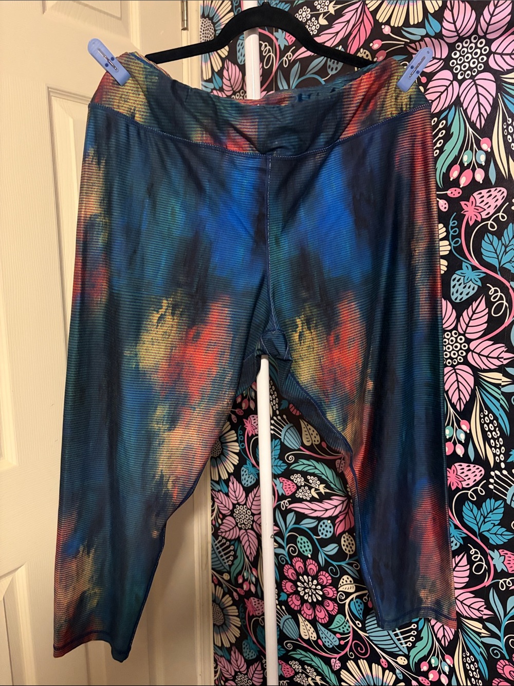 Multicolor Tie-Dye Capri Leggings — Women